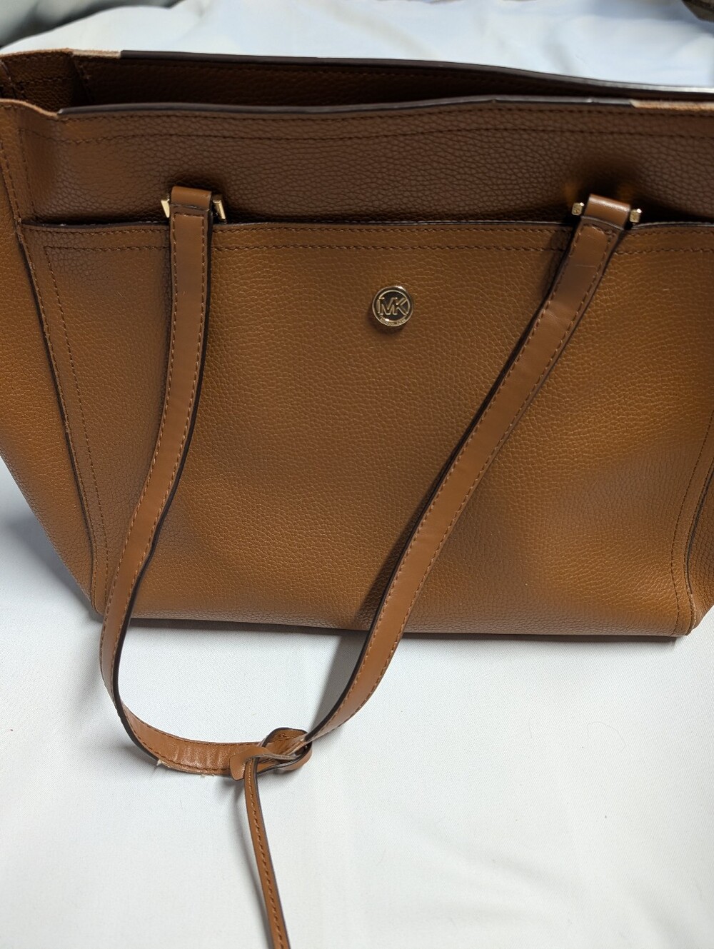 MICHAEL KORS Tan Leather Tote Bag with Signature Logo Charm - Picture 3 of 16